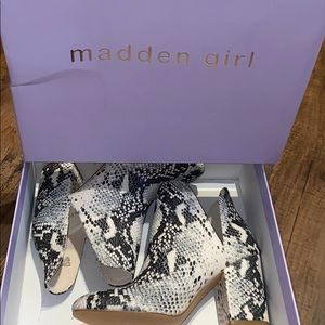 Steve Madden snake skin boots